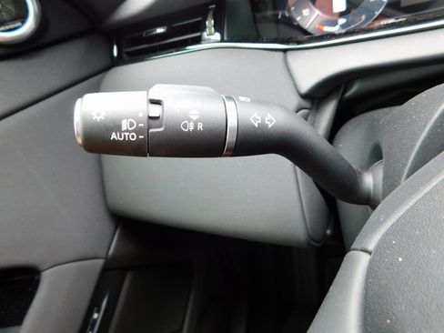 Used 2024 Land Rover Range Rover Evoque Dynamic SE image 32