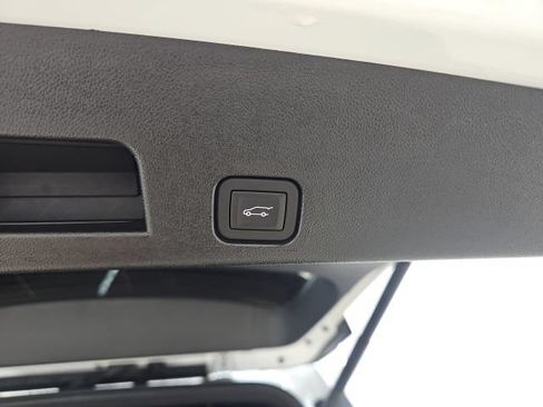 Used 2025 GMC Acadia Elevation FWD image 12