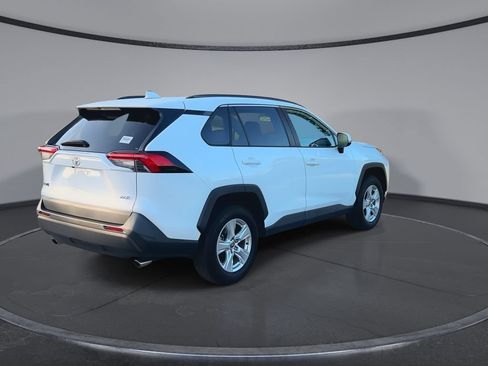 Used 2021 Toyota RAV4 XLE w/ Convenience Package FWD image 8