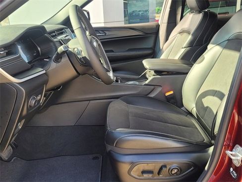 New 2024 Jeep Grand Cherokee L Altitude image 6