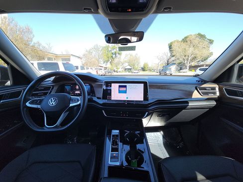 Used 2024 Volkswagen Atlas SE image 26