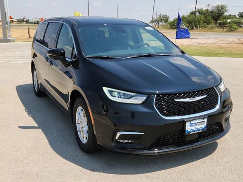 New 2026 Chrysler Pacifica Select image 6