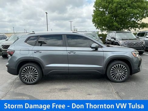 New 2026 Volkswagen Taos SE FWD image 2