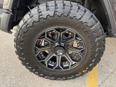 Used 2025 Jeep Wrangler Unlimited Sahara image 27