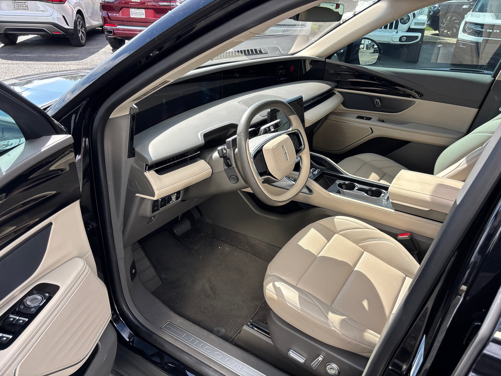 Certified 2025 Lincoln Nautilus Premier AWD/4WD image 24