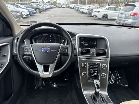 Used 2016 Volvo XC60 T6 w/ Proximity Package image 3