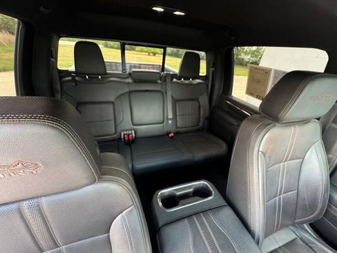 Used 2024 Chevrolet Silverado 2500 High Country w/ Technology Package AWD/4WD image 32