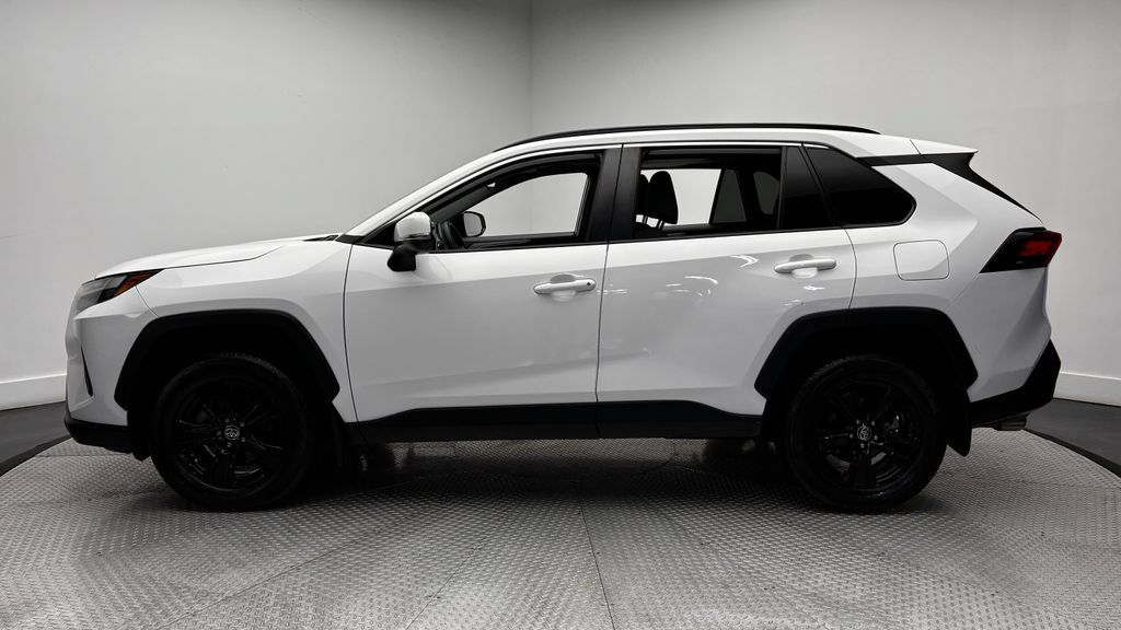 Used 2023 Toyota RAV4 XLE w/ Convenience Package AWD/4WD image 4