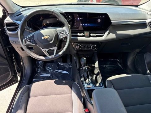 Used 2024 Chevrolet TrailBlazer LT w/ Convenience Package FWD image 14