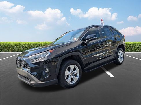 Certified 2021 Toyota RAV4 XLE w/ Convenience Package FWD image 10