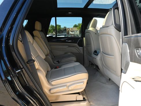 Used 2023 Cadillac Escalade Premium Luxury image 23