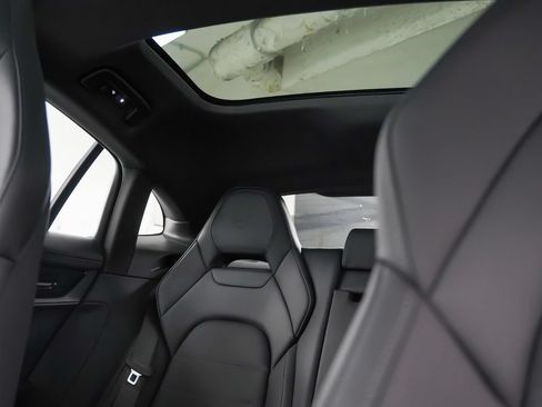 Certified 2025 Porsche Panamera 4 AWD/4WD image 35