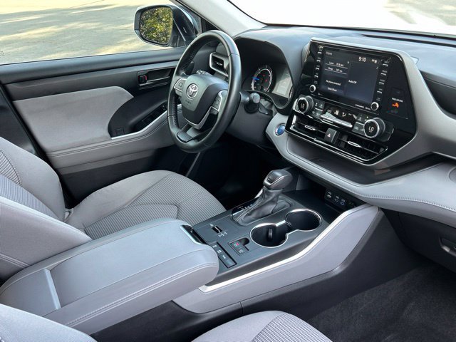 Used 2022 Toyota Highlander LE AWD/4WD image 29