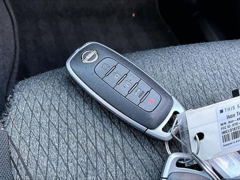 Used 2024 Nissan Rogue SV image 14