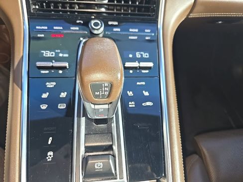 Used 2018 Porsche Panamera 4S image 22