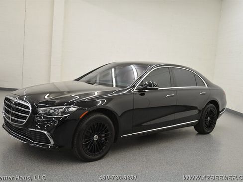 Used 2023 Mercedes-Benz S 580 4MATIC Sedan image 3