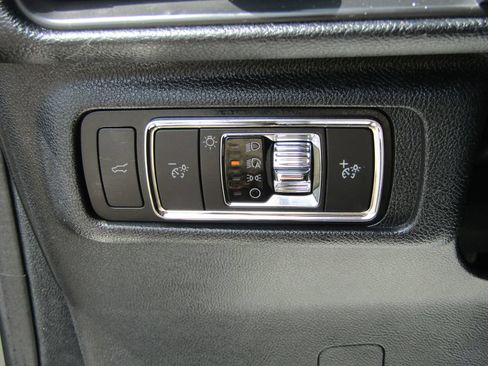 Used 2022 Lincoln Corsair AWD w/ Equipment Group 101A image 32