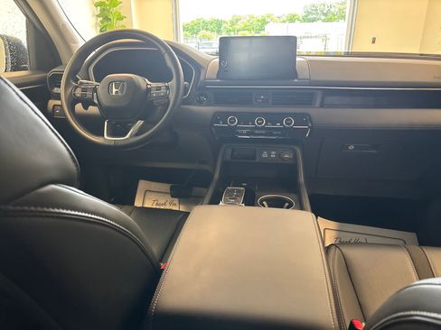 Certified 2025 Honda Pilot EX-L image 8