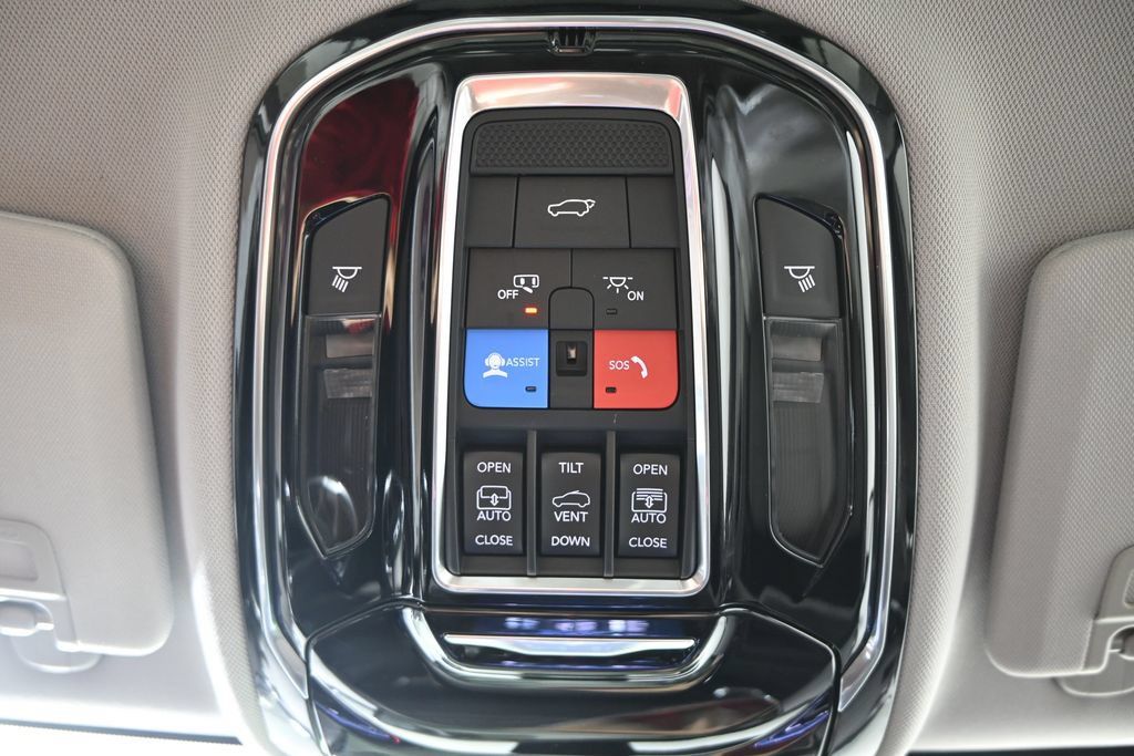 Used 2021 Jeep Grand Cherokee L Overland w/ Luxury Tech Group IV AWD/4WD image 34