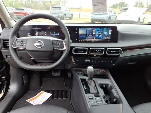 New 2026 Nissan Sentra SR FWD image 9