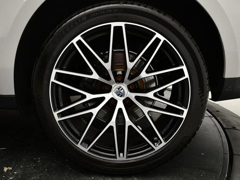 Certified 2024 Porsche Macan AWD/4WD image 14