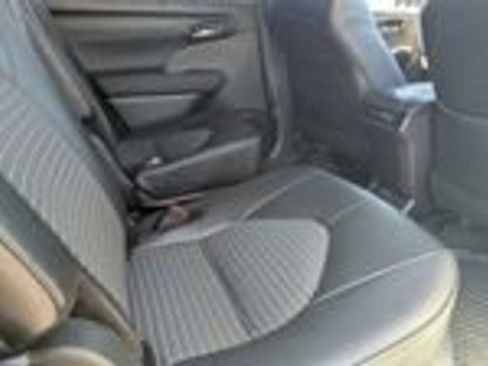 Used 2024 Toyota Highlander XSE image 7