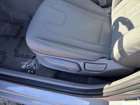 Used 2025 Hyundai Elantra SEL FWD image 23