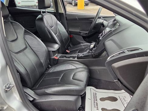 Used 2016 Ford Focus Titanium w/ Titanium Technology Package image 13