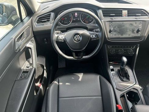 Used 2019 Volkswagen Tiguan SE w/ Panoramic Sunroof Package image 9