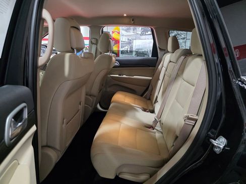 Used 2019 Jeep Grand Cherokee Laredo AWD/4WD image 20