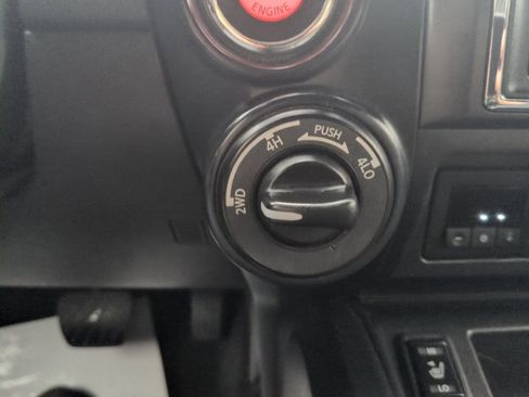 Used 2018 Nissan Titan SV w/ SV Convenience Package image 37