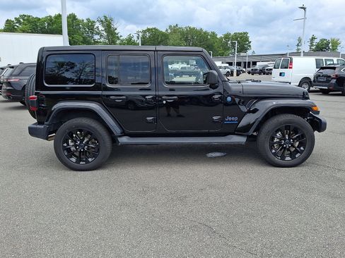 Used 2025 Jeep Wrangler Unlimited Sahara AWD/4WD image 7