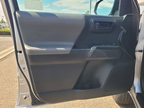 Used 2022 Toyota Tacoma SR AWD/4WD image 18
