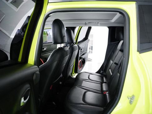 Used 2018 Jeep Renegade Trailhawk image 11