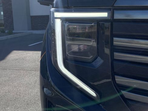 Used 2024 GMC Sierra 1500 AT4 w/ Technology Package image 9