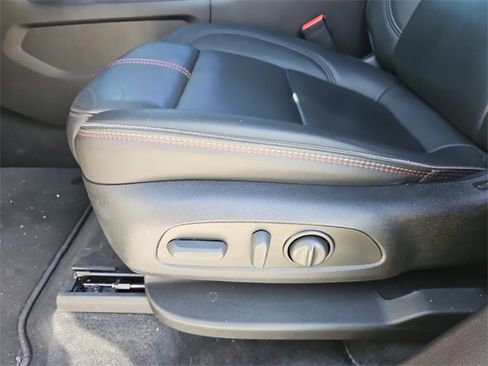 Used 2023 Chevrolet Traverse RS image 18