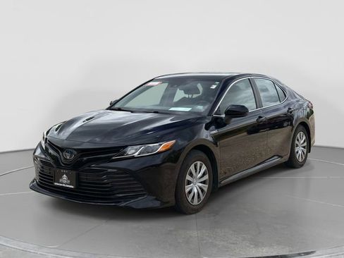 Used 2020 Toyota Camry LE FWD image 8