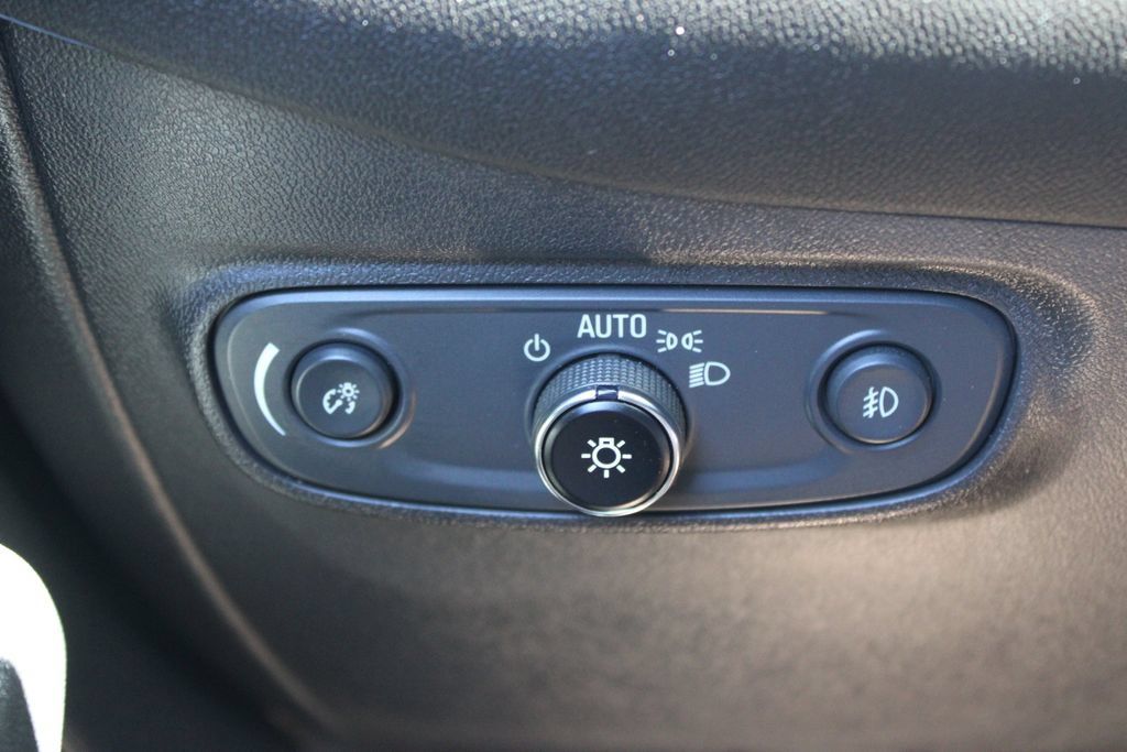 Used 2023 Chevrolet Equinox Premier AWD/4WD image 42