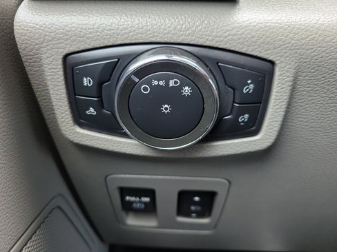 Used 2020 Ford F150 XLT w/ Equipment Group 302A Luxury AWD/4WD image 29