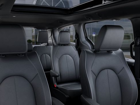 New 2026 Chrysler Pacifica Limited AWD/4WD image 26