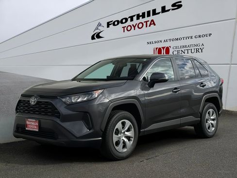 Used 2022 Toyota RAV4 LE AWD/4WD image 3
