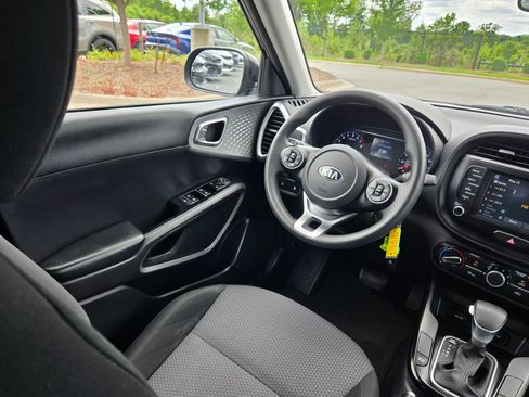 Used 2021 Kia Soul LX FWD image 9