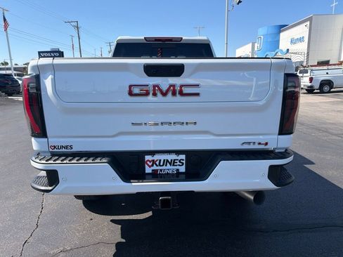 Used 2025 GMC Sierra 2500 AT4 AWD/4WD image 6