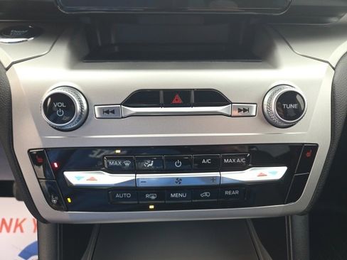 Used 2022 Ford Explorer XLT w/ Equipment Group 202A image 19