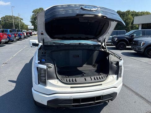 New 2023 Ford F150 Lightning Platinum image 40