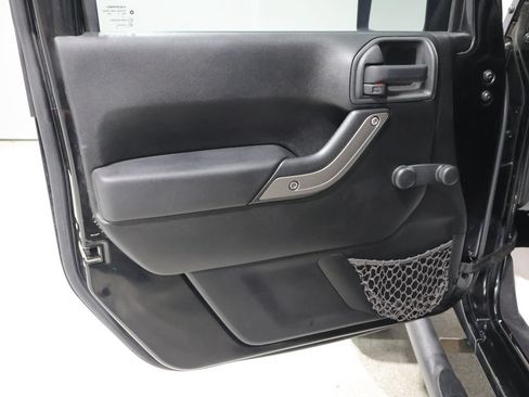 Used 2013 Jeep Wrangler Unlimited Sport w/ Max Tow Pkg AWD/4WD image 13