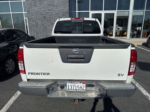 Used 2017 Nissan Frontier SV RWD image 4