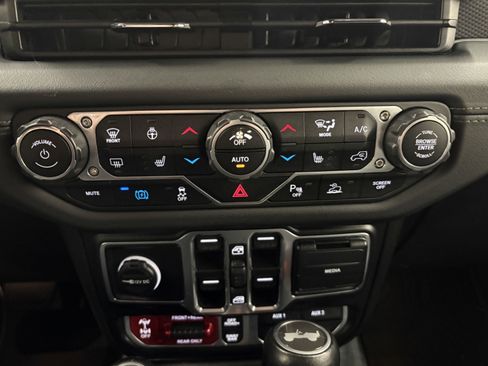 Used 2024 Jeep Wrangler Unlimited Rubicon 4xe image 20