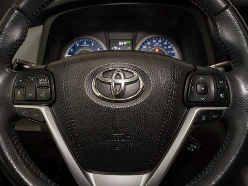 Used 2020 Toyota Sienna XLE image 19