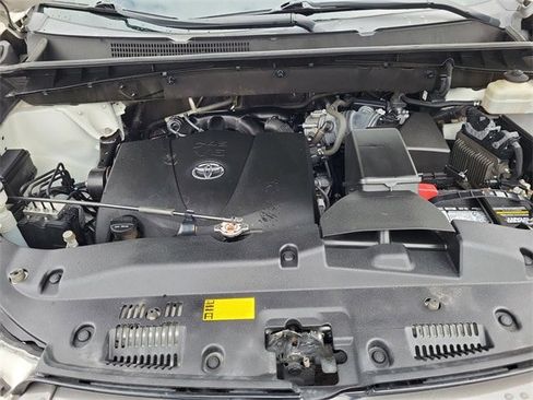 Used 2018 Toyota Highlander Plus image 30